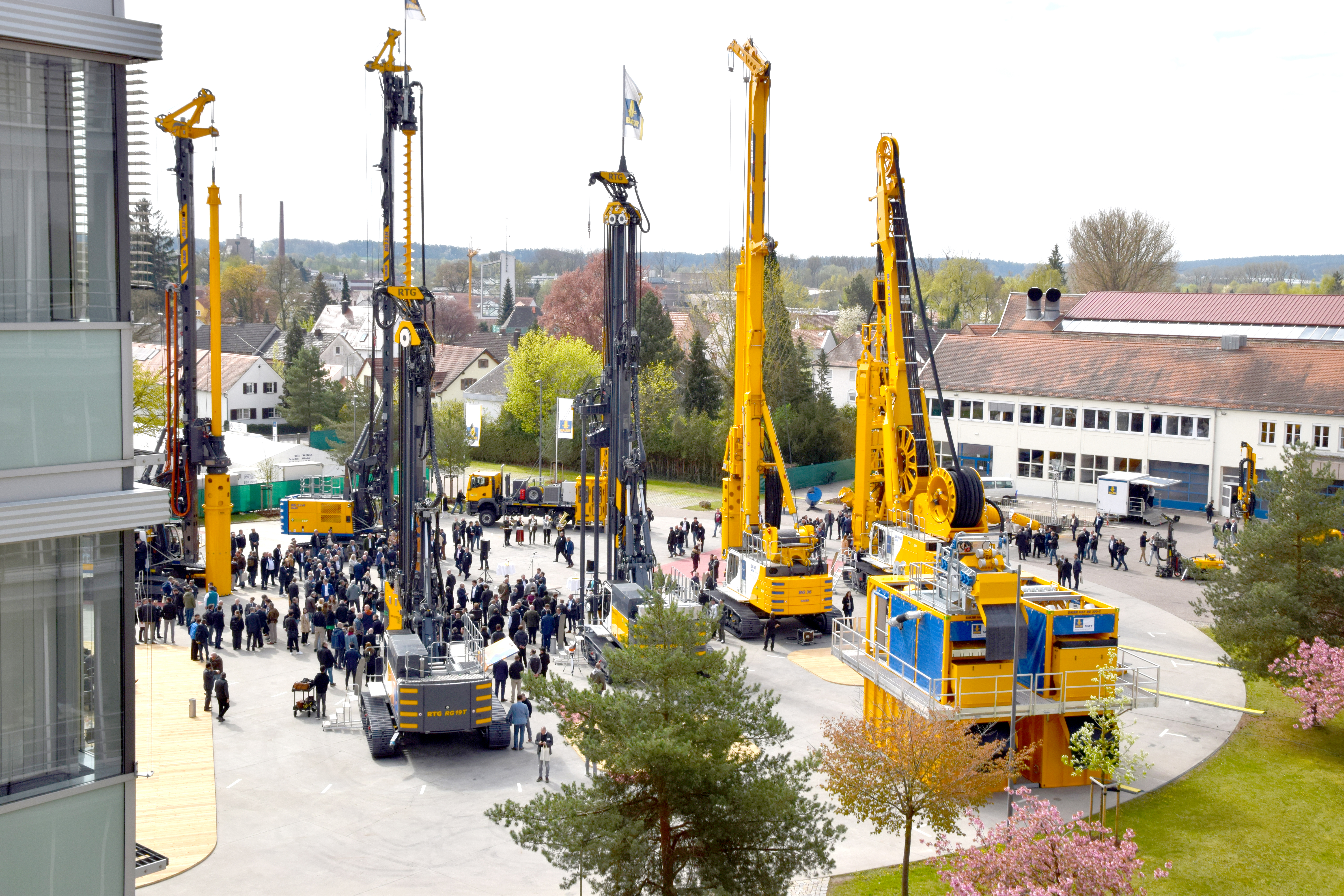 The business segments in the BAUER Group are Construction, Equipment and Resources