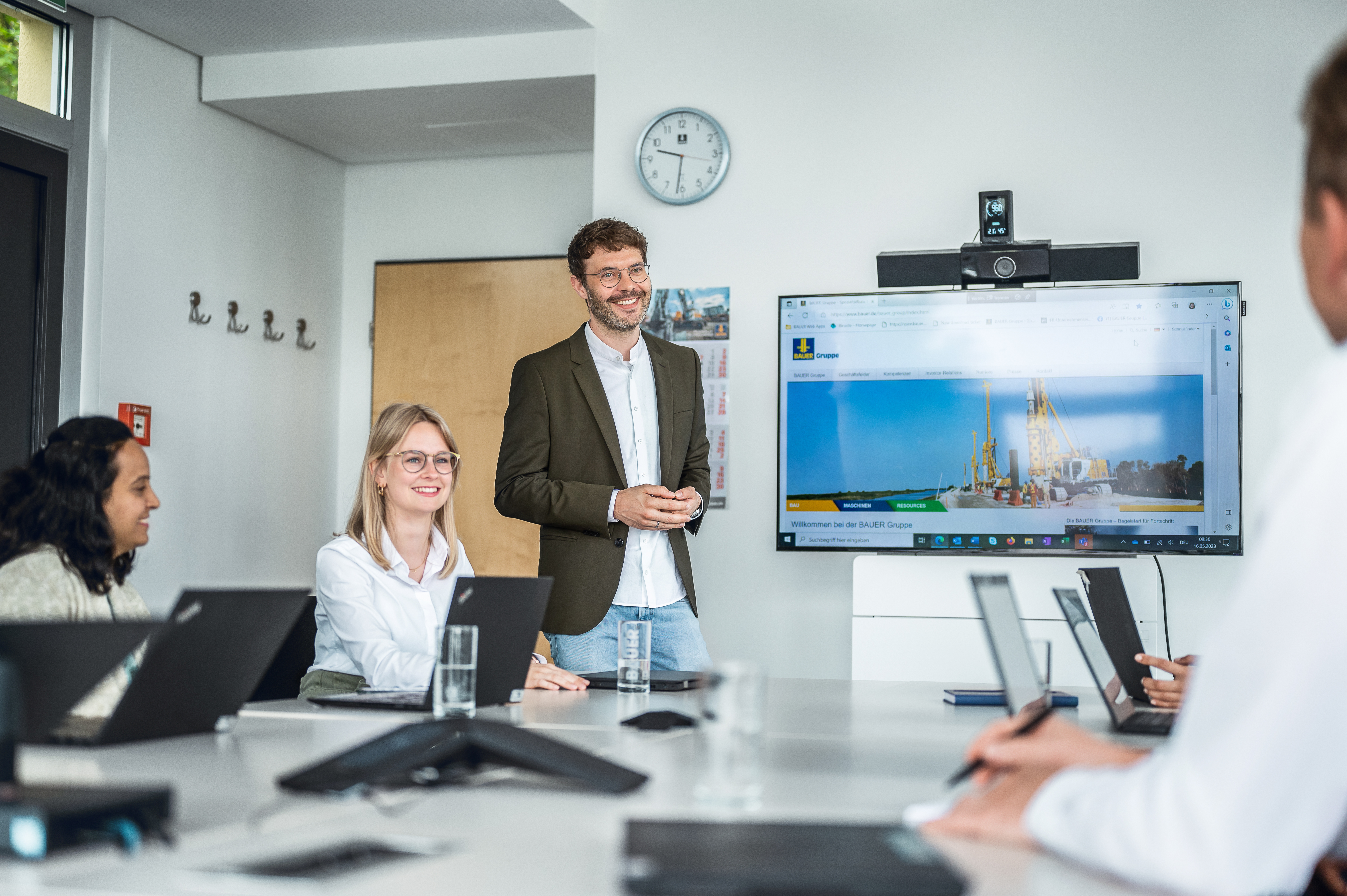 Egal ob im Bereich IT, Rechnungswesen, Facility Management, Marketing oder HR: Bauer bietet zahlreiche Karrieremöglichkeiten und Jobs in Büro und Verwaltung.