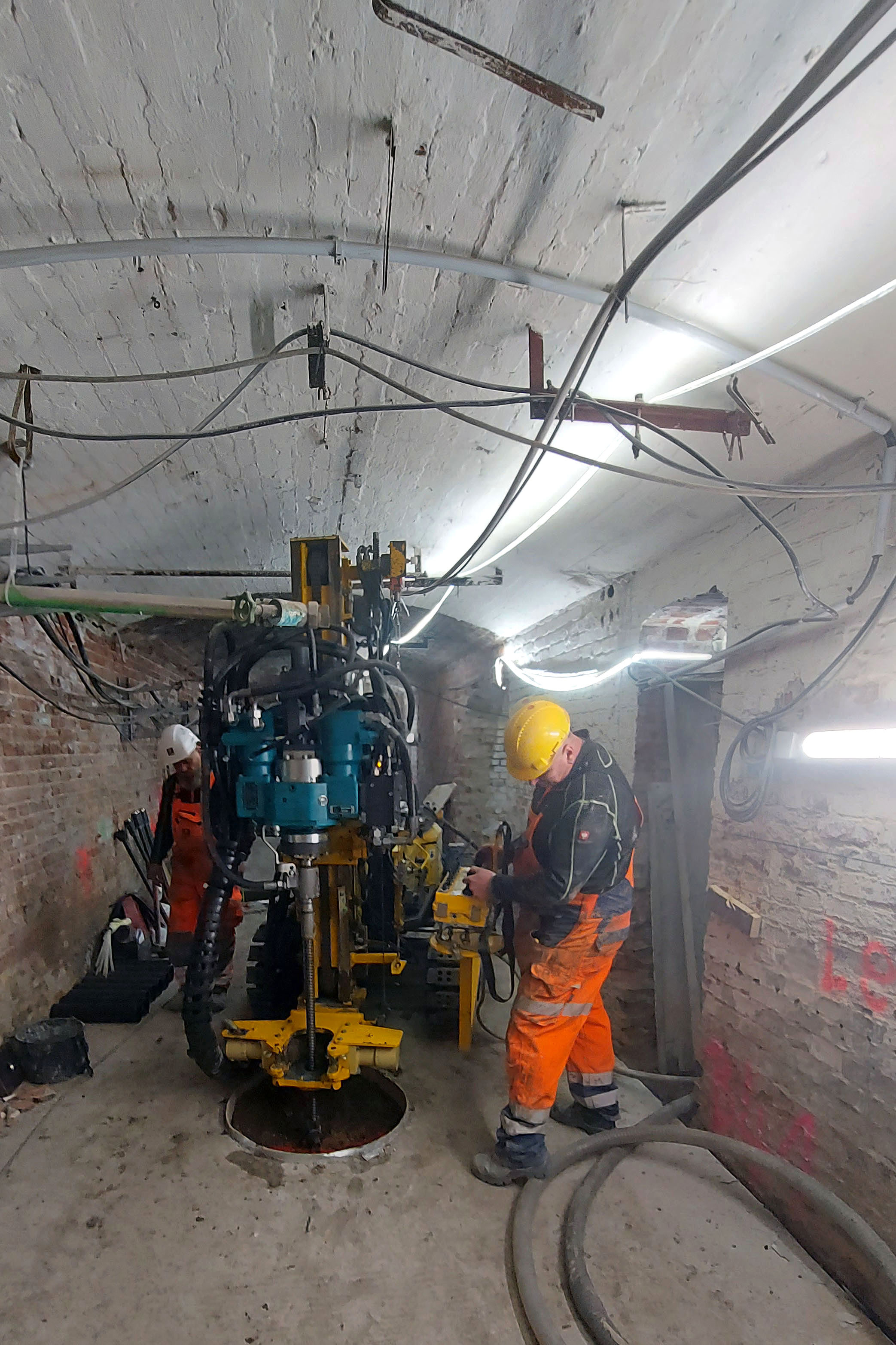 The Spesa team constructed 195 piles with a length of up to 10 m.