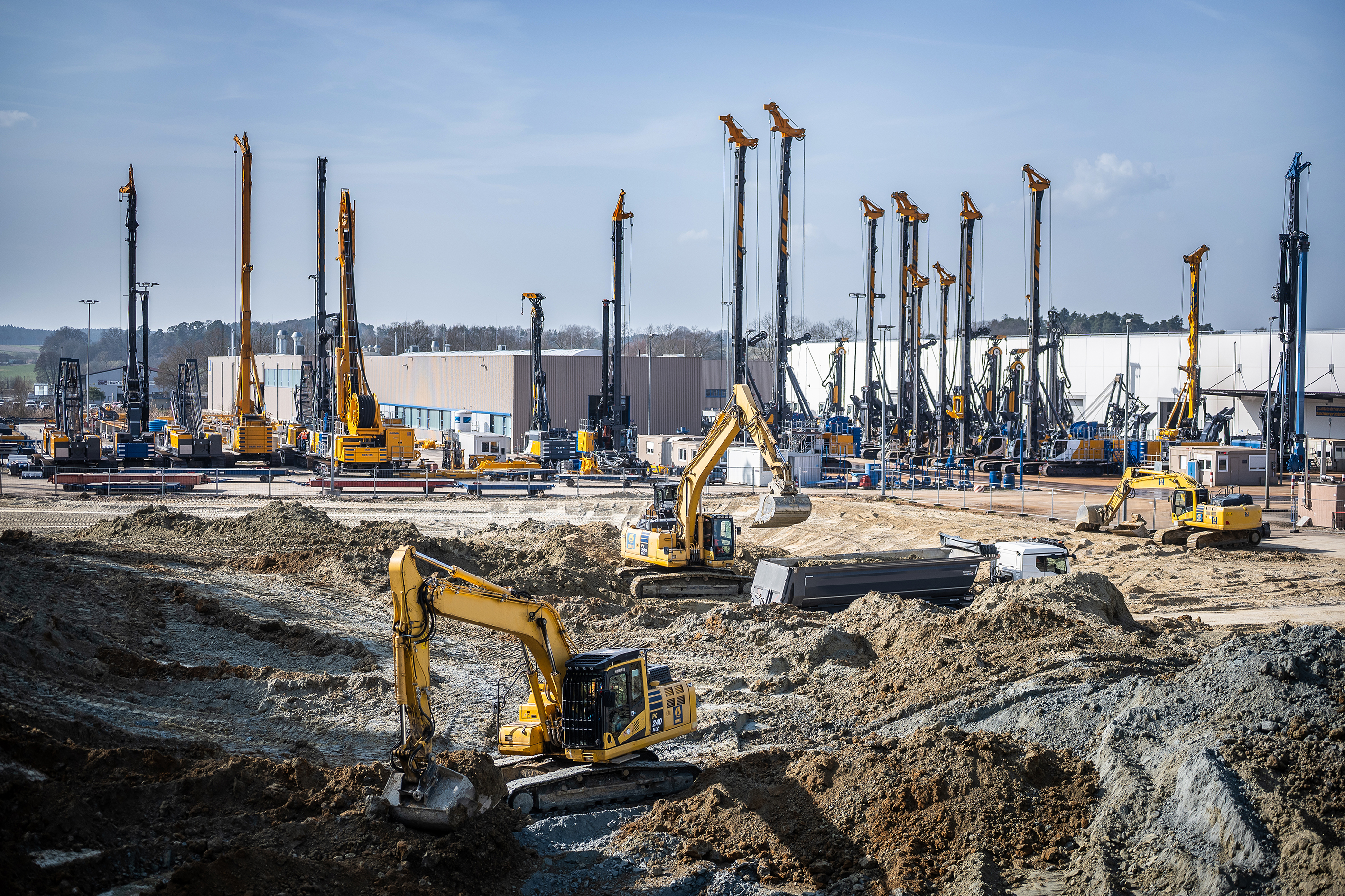 With this plant expansion, BAUER Maschinen GmbH is sending a clear signal of its commit-ment to the Aresing location.