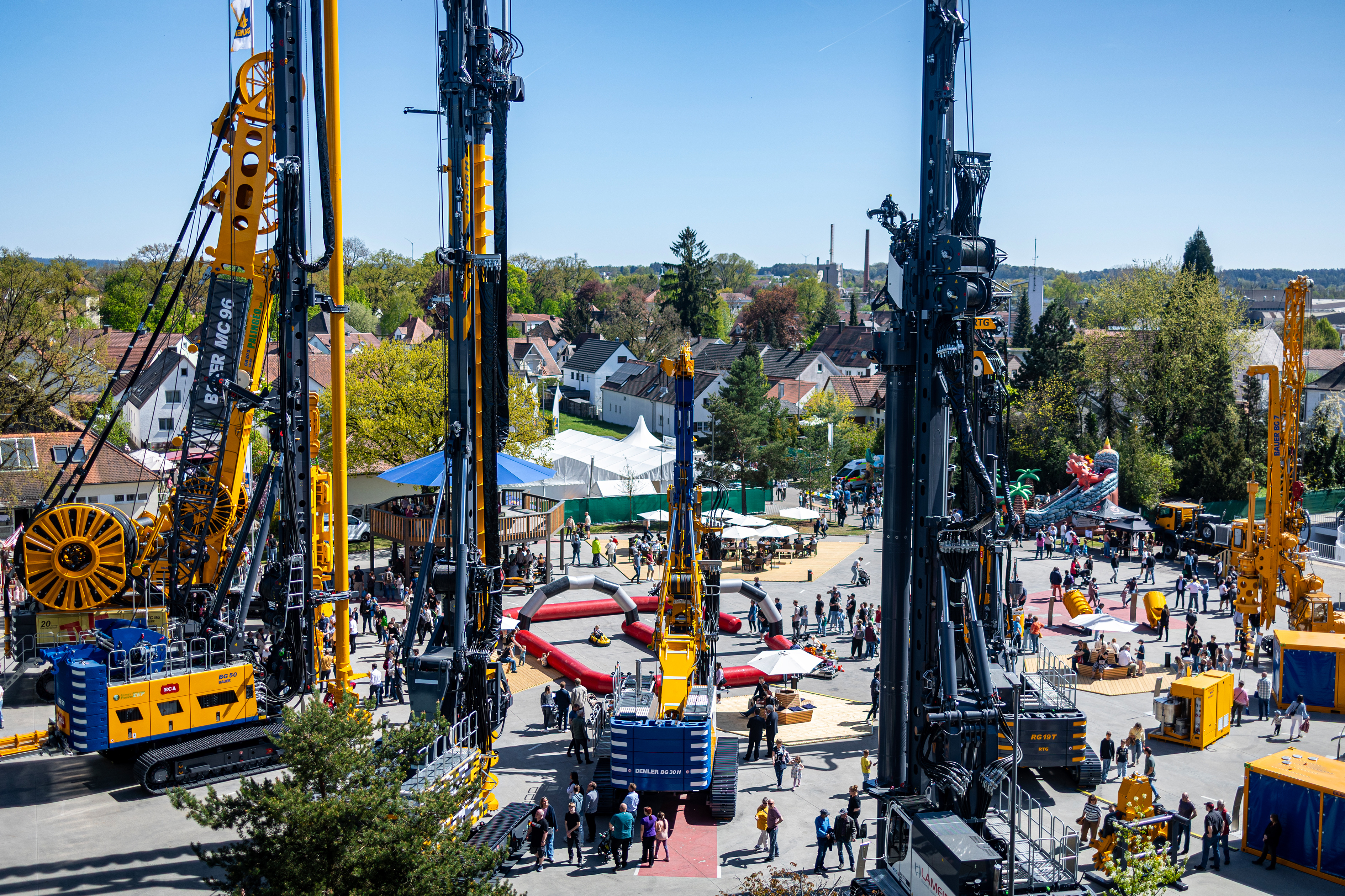 Von großen Maschinen über Show-Tanz bis zum Malwettbewerb: Beim Bauer-Mitarbeiternachmittag am 24. April war wieder viel geboten. 