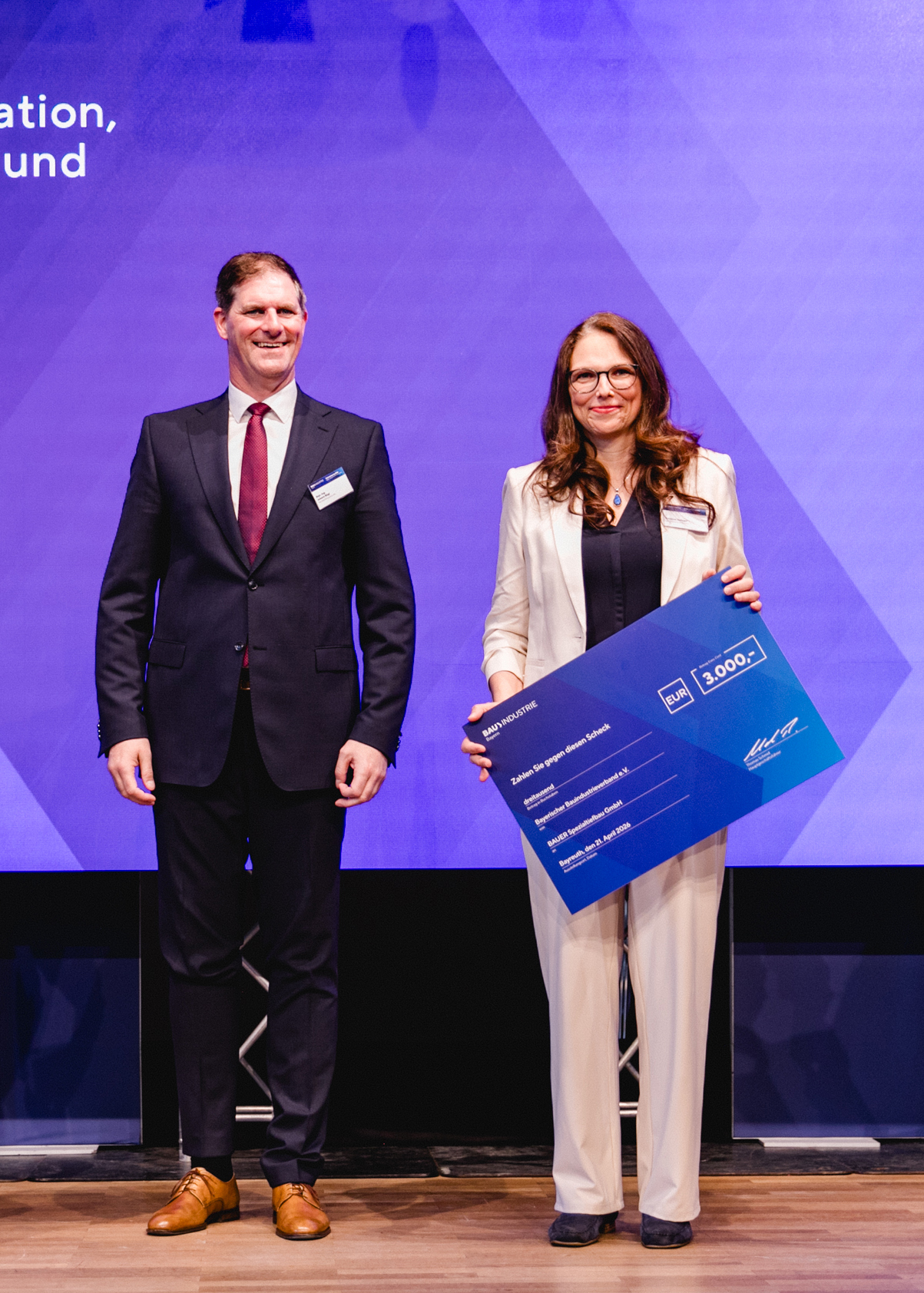 Susanne Nefzger, BAUER Spezialtiefbau GmbH, und Johann Bögl, Präsident des BBIV.