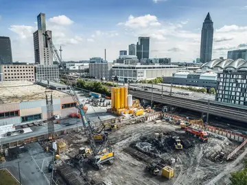 Specialists from Bauer Spezialtiefbau constructing an excavation pit in Frankfurt