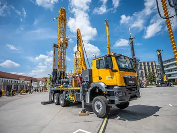 Wasser, Geothermie, Bergbau: Mobile Bohranlagen von Bauer für die Herausforderungen der Zukunft