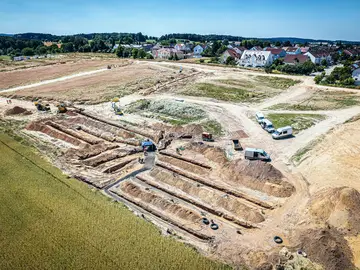 "Kellerbergbreite" development area in Schrobenhausen: Bauer Resources installed a geothermal probe system and a cold local heating network for a total of 64 residential buildings.