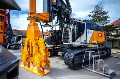 bauma 2025 preview: Hybrid operation of the eRG 21 T hybrid reduces fuel consumption, and thereby also CO2 emissions, by up to 68%.