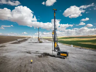 Bauer-Geräte bei Gründungsarbeiten für neue Schnellbahnstrecke in der Türkei