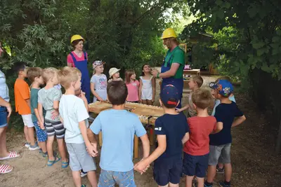 Harry Hammer and Nicki Nagel visiting the Taka-Tuka-Land daycare center in Schrobenhausen.