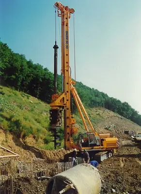 BAUER BG 30 Drehbohrgerät (1989)