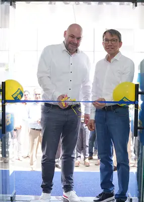 Feierliche Einweihung des neuen BAUER Maschinen-Standorts in Pune; von links: Wulf Flos, Geschäftsführer BAUER Maschinen GmbH, Harald Koch, Leiter Global Tools Operations in der BAUER Maschinen GmbH